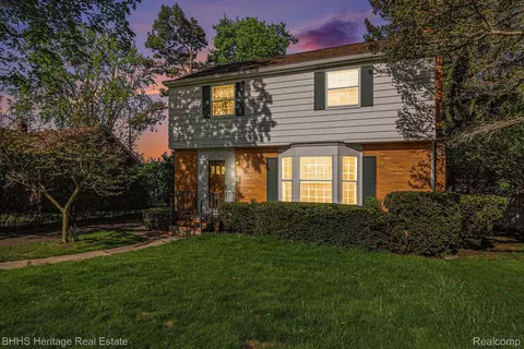 310 Isbell St, Howell, MI 48843