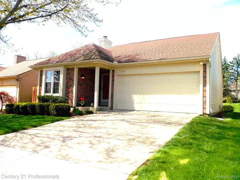 1580 Colony Dr, Rochester Hills, MI 48307