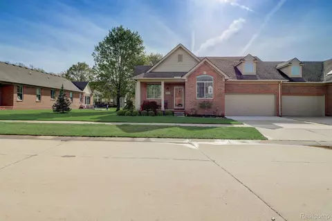 49882 Muskegon River Dr, Macomb, MI 48042