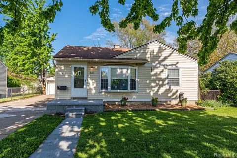620 Middlebelt Rd, Garden City, MI 48135
