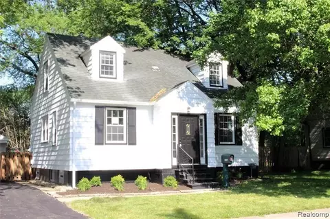 22797 Cyman Ave, Warren, MI 48091