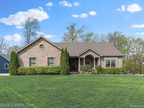 6434 Black Walnut St, Brighton, MI 48116