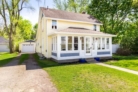 22 Davison St, Oxford, MI 48371