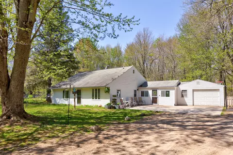 8960 Murphy Lake Rd, Arbela, MI 48768