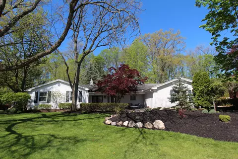 21201 Eastfarm Ln, Northville, MI 48167