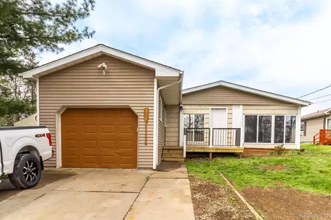 310 Indian Trl, Deerfield, MI 48421