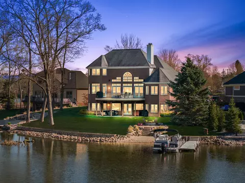 4214 Bay Shores Dr, Waterford Township, MI 48329