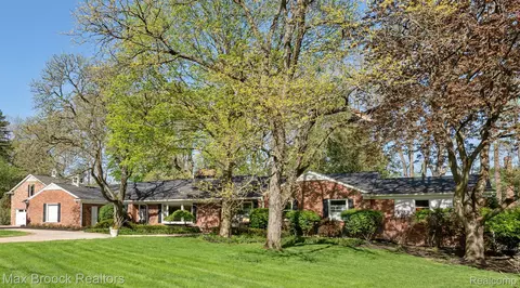 146 Endicott Rd, Bloomfield Hills, MI 48304