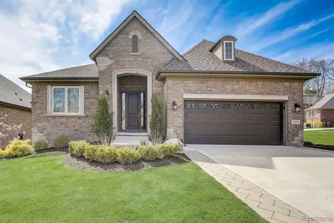 5495 Woodfall Rd, Clarkston, MI 48348