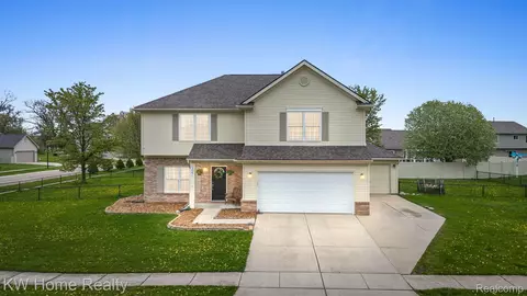 357 Sweet Briar Rdg, Linden, MI 48451