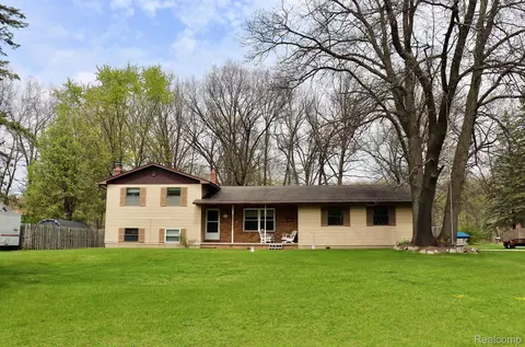 2714 Reynolds Cir, Oregon, MI 48421
