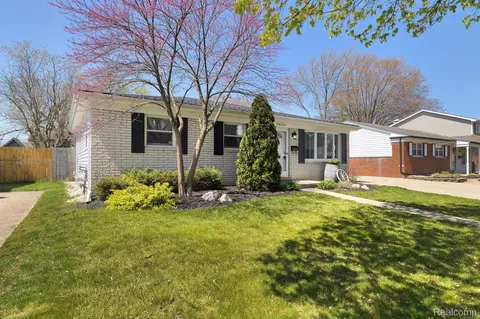 28129 Greater Mack Ave, Saint Clair Shores, MI 48081
