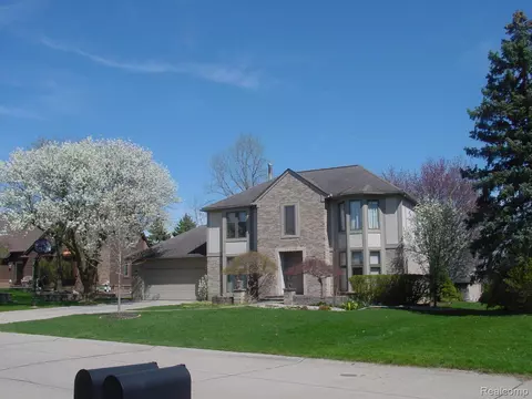 17212 Victor Dr, Northville, MI 48168