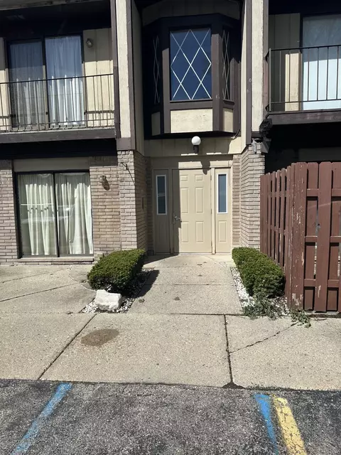 15999 W 11 Mile Rd # 4, Southfield, MI 48076