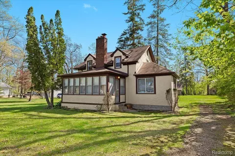 21828 Indian St, Southfield, MI 48033