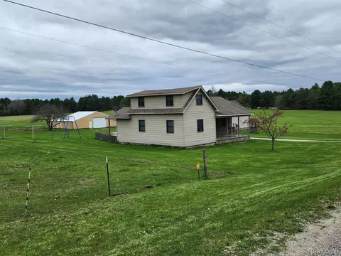 16709 Pleasant Valley Rd, Avery, MI 49709