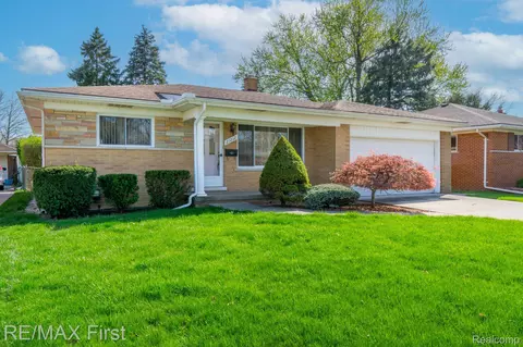 21212 Francis St, Saint Clair Shores, MI 48082