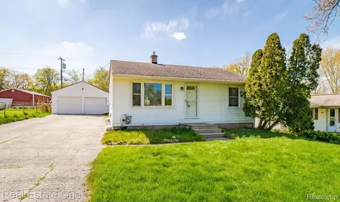1985 Hoeft Dr, Commerce, MI 48390