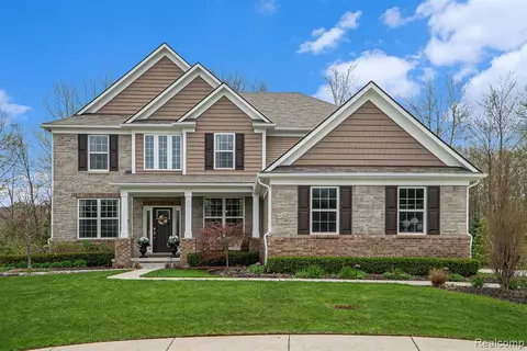 6126 Ardmore Ln, Clarkston, MI 48348