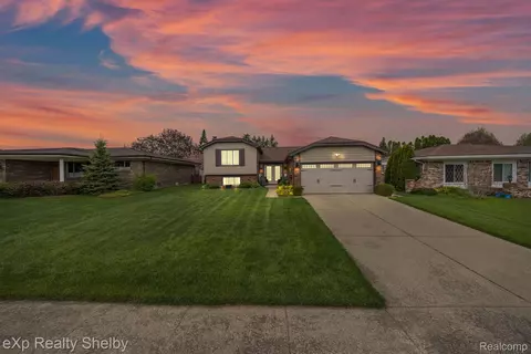 35749 Foothill Dr, Sterling Heights, MI 48312