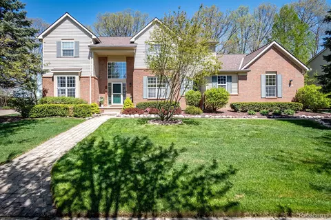 1363 Cartwright Ln, South Lyon, MI 48178