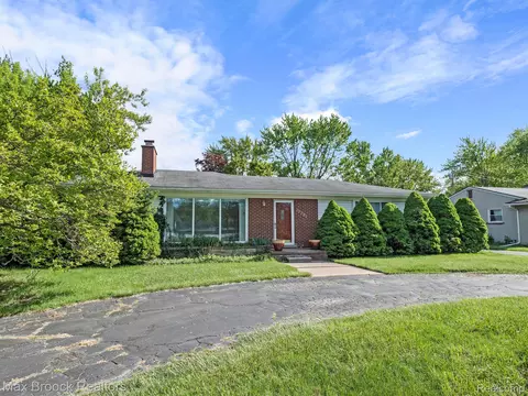 31721 W 13 Mile Rd, Farmington Hills, MI 48334