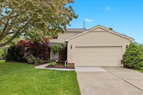 754 Kentucky Dr, Rochester Hills, MI 48307