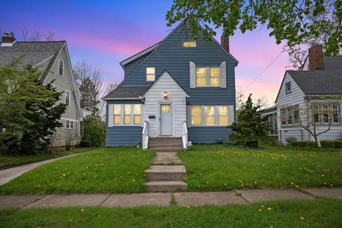 30 Chippewa Rd, Pontiac, MI 48341
