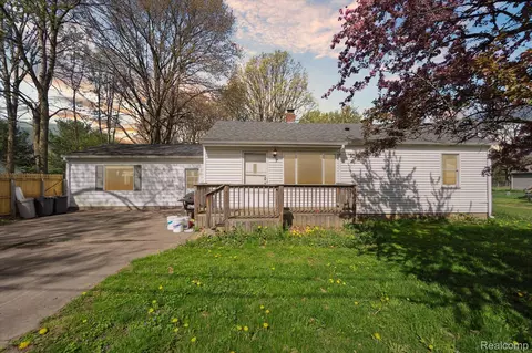 5407 Country Ln, Flint, MI 48506
