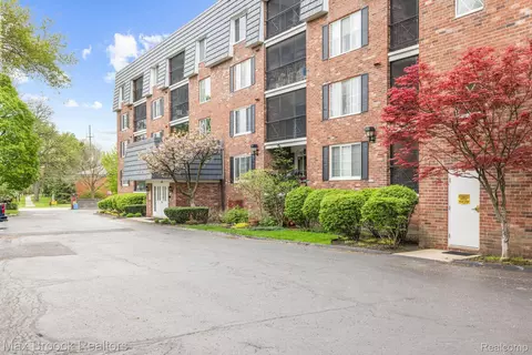 3439 Benjamin Ave #226, Royal Oak, MI 48073
