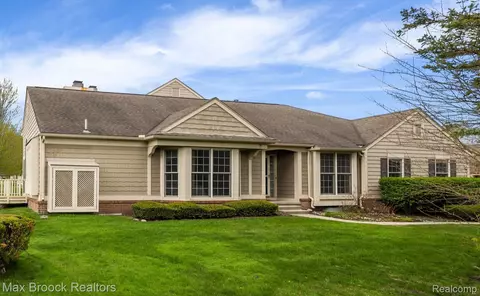844 Upper Scotsborough Way, Bloomfield Hills, MI 48304