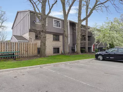 29860 W 12 Mile Rd #608, Farmington Hills, MI 48334