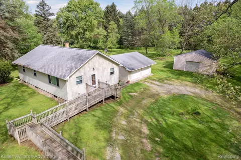 274 W Newark Rd, Lapeer, MI 48446