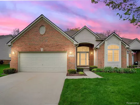 3255 Lochmore Crt Ct, Commerce, MI 48382