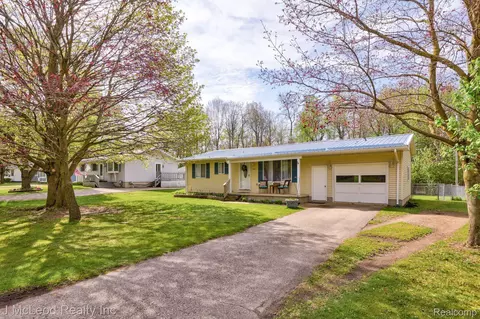 4925 Worth St, Millington, MI 48746