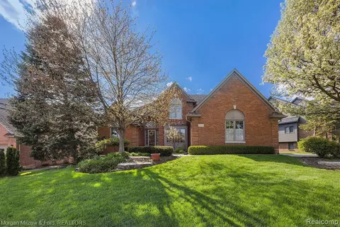 639 Appoline Ct, Rochester, MI 48307