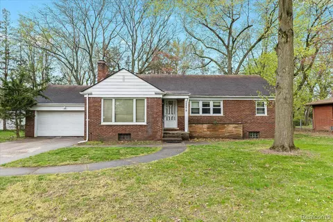 22419 Fairway Dr, Southfield, MI 48033