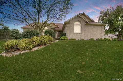 5444 Greenview Dr, Clarkston, MI 48348