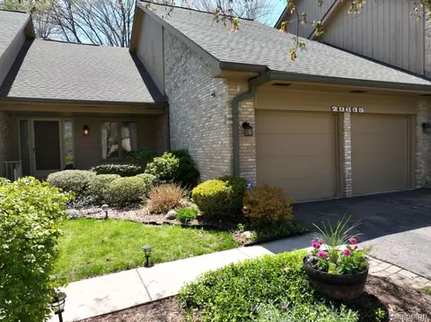 29635 Nova Woods Dr, Farmington Hills, MI 48331