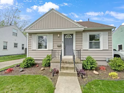 1561 Woodward Hts, Ferndale, MI 48220