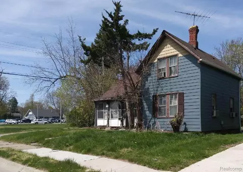 3 Olde St, Mount Clemens, MI 48043