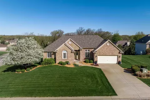 16323 Redwood, Fenton, MI 48430
