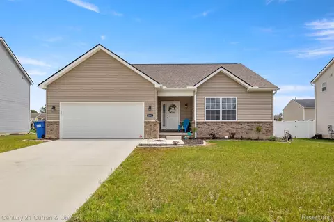 2042 Monohan Dr, Monroe, MI 48162