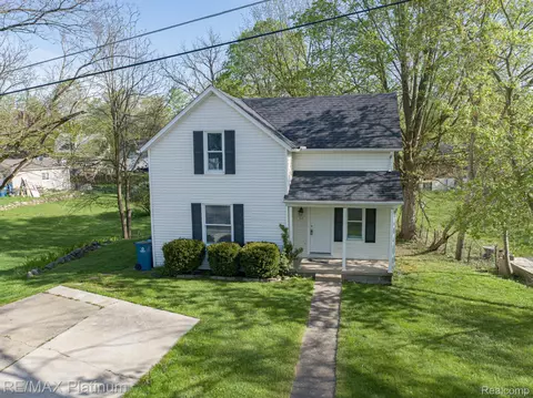 504 Front St, Holly, MI 48442