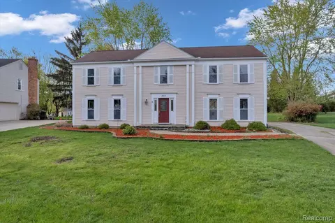 1411 E Horseshoe Bend Dr, Rochester Hills, MI 48306
