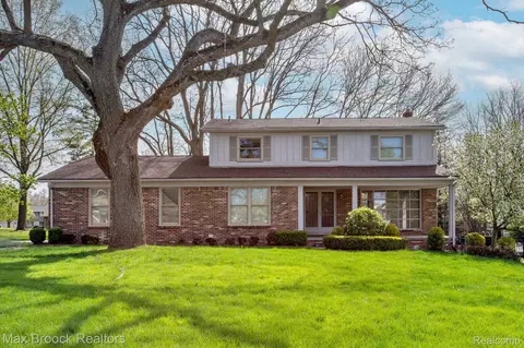 1772 Kilburn Rd N, Rochester Hills, MI 48306