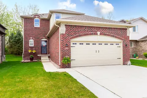 32842 Birchwood Dr, Chesterfield, MI 48047