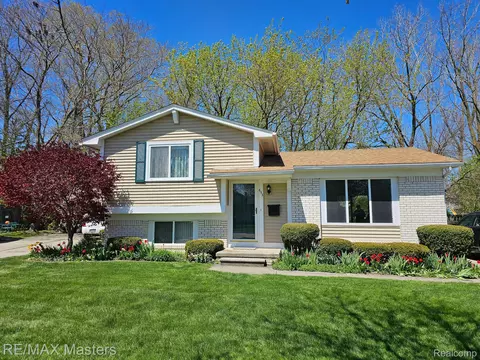 653 Dane Dr, Monroe, MI 48162