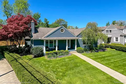 596 S Glenhurst Dr, Birmingham, MI 48009