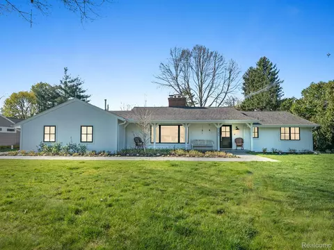 4185 Orchard Way, Bloomfield Hills, MI 48301